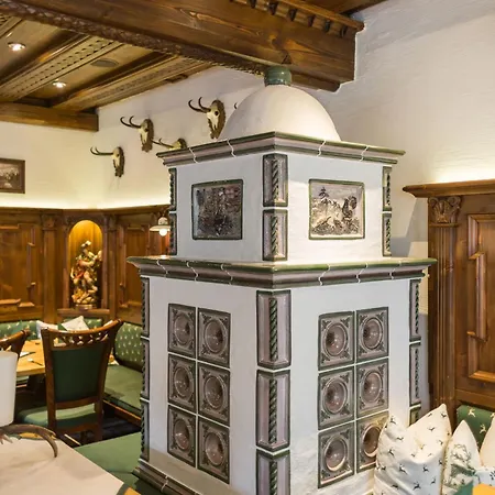 Schuetzenhof Und Alte Post Und Stadtsaal Bischofshofen